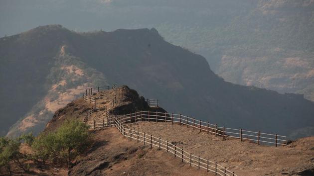 Raigad constituency, about 130km from Mumbai, has six Assembly segments — Pen, Alibaug, Shrivardhan, Mahad, Dapoli and Guhaghar.(HT FILE)