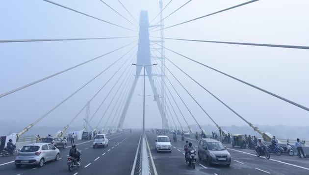 New Delhi, India - Nov. 5, 2018: Signature Bridge seen engulfed in smog on the first day of its opening to the public, at Wazirabad in New Delhi, India, on Monday, November 5, 2018. (Photo by Sanchit Khanna/ Hindustan Times)(Sanchit Khanna/HT PHOTO)