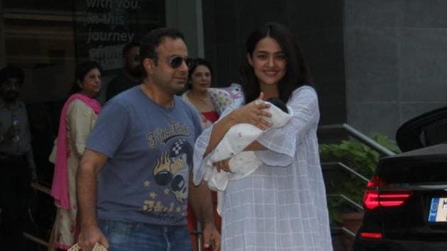 Surveen Chawla poses with husband Akshay Thakker and daughter Eva. Surveen Chawla poses with husband Akshay Thakker and daughter Eva.