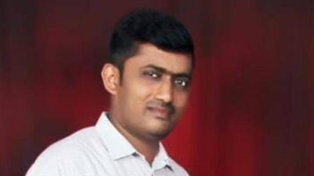Vijay Bhagwat who was injured during the collapse, panics every time he takes a flyover (HT) Vijay Bhagwat who was injured during the collapse, panics every time he takes a flyover (HT)