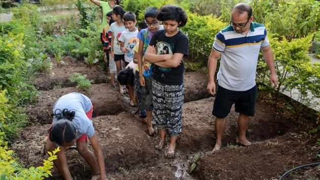 Palash housing society, Wakad, has allocated 1,500 sq ft of land for farming purposes. (Milind Saurkar/HT Photo) Palash housing society, Wakad, has allocated 1,500 sq ft of land for farming purposes. (Milind Saurkar/HT Photo)
