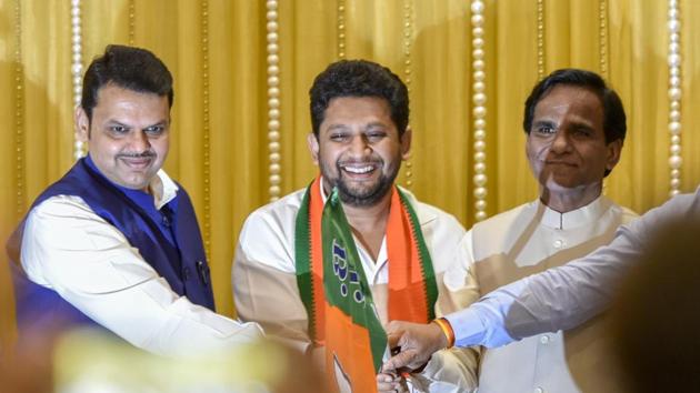 Sujay Vikhe Patil joins BJP in the presence of Maharashtra chief minister Devendra Fadnavis and BJP state president Raosaheb Danve in Mumbai on March 12.(HT FILE)