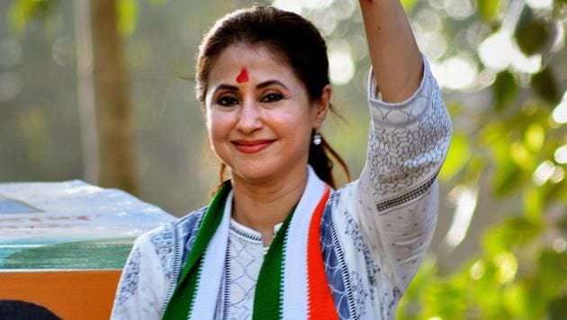 Congress North Mumbai candidate and Bollywood actor Urmila Matondkar waves at party supporters during her election campaign for the Lok Sabha polls, at Kandivali in Mumbai, April 20, 2019.(PTI file photo)