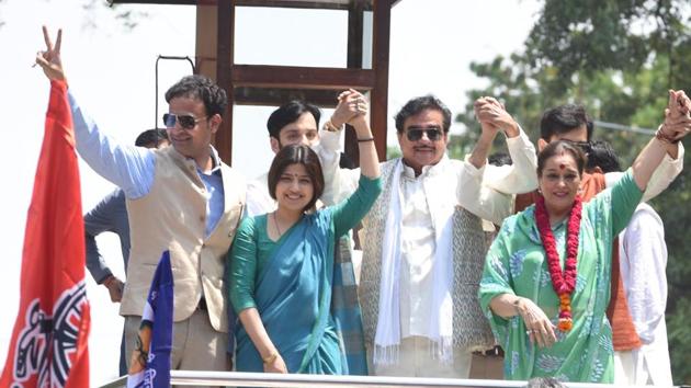 Alliance SP -BSP-RLD Lucknow's candidate Poonam Sinha with Shatrughna Sinha and Dimple Yadav during the road show before filing her nomonation paper in Lucknow , India, on Thursday, April 18, 2019 (Subhankar Chakraborty/HT PHOTO) Alliance SP -BSP-RLD Lucknow's candidate Poonam Sinha with Shatrughna Sinha and Dimple Yadav during the road show before filing her nomonation paper in Lucknow , India, on Thursday, April 18, 2019 (Subhankar Chakraborty/HT PHOTO)