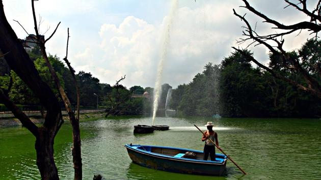 The Hauz Khas lake is one of the most popular ones in Delhi(Jasjeet Plaha/HT)