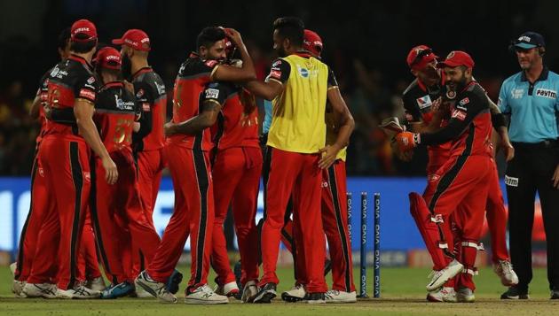 Parthiv Patel celebrates with his Royal Challengers Bangalore teammates.(Twitter) Parthiv Patel celebrates with his Royal Challengers Bangalore teammates.(Twitter)