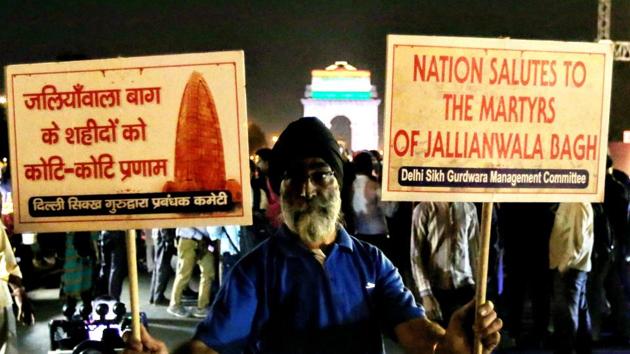 People take part in a candlelight march on the occasion of the centenary of Jallianwala Bagh massacre, at India Gate, in New Delhi, Saturday, April 13, 2019.(PTI) People take part in a candlelight march on the occasion of the centenary of Jallianwala Bagh massacre, at India Gate, in New Delhi, Saturday, April 13, 2019.(PTI)