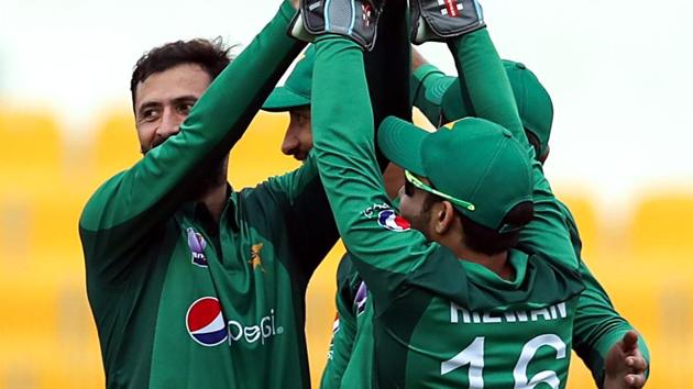 Pakistani cricketer Junaid Khan (L) celebrates with his teammates after a dismissal.(AFP)