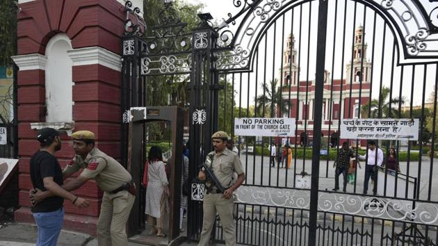All visitors and people attending morning and evening prayers at prominent Delhi churches are being properly searched and frisked by Delhi Police personnel. (Biplov Bhuyan/HT PHOTO) All visitors and people attending morning and evening prayers at prominent Delhi churches are being properly searched and frisked by Delhi Police personnel. (Biplov Bhuyan/HT PHOTO)
