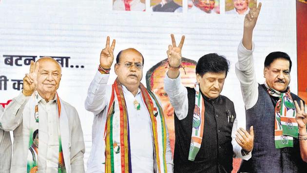 (From left) Congressmen Sushilkumar Shinde, Mohan Joshi, Ashok Chavan and Prithviraj Chavan during a rally on Sunday, the last day of campaign at Mandai. (RAVINDRA JOSHI/HT PHOTO) (From left) Congressmen Sushilkumar Shinde, Mohan Joshi, Ashok Chavan and Prithviraj Chavan during a rally on Sunday, the last day of campaign at Mandai. (RAVINDRA JOSHI/HT PHOTO)