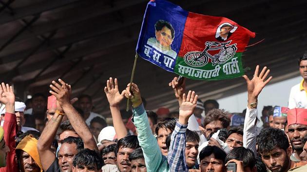 Supporters at the joint election campaign rally of Samajwadi Party and Bahujan Samaj Party in Badaun, Saturday, April 13, 2019.(PTI)