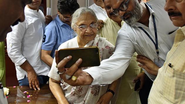 Delhi Congress President Sheila Dikshit seen interacting with her supporters at Delhi Pradesh Congress Committee office (DPPC), in New Delhi, India, on Monday, April 22, 2019.(Amal KS/HT PHOTO)