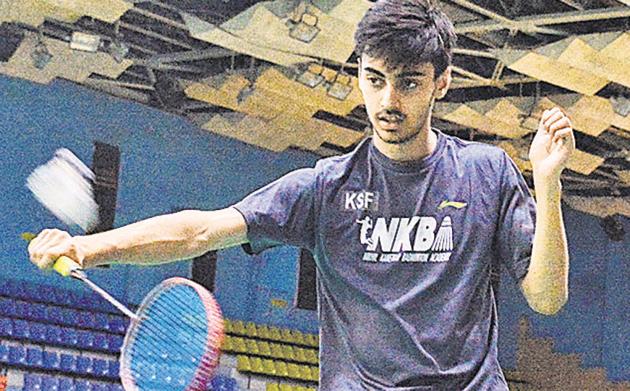 Varun Kapur practices at the Nikhil Kanetkar badminton academy at Balewadi.(Milind Saurkar/HT Photo)