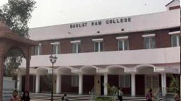 Daulat Ram College, DU North Campus,In New Delhi (Hindustan Times File) Daulat Ram College, DU North Campus,In New Delhi (Hindustan Times File)