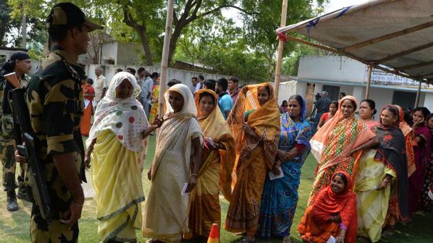Indian voters queue outside a polling station at Malda in West Bengal on April 23, 2019, during the third phase of the marathon Indian elections. (AFP photo) Indian voters queue outside a polling station at Malda in West Bengal on April 23, 2019, during the third phase of the marathon Indian elections. (AFP photo)