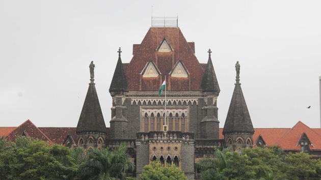 The Bharatiya Janata Party (BJP), Nationalist Congress Party (NCP), Maharashtra Navnirman Sena (MNS) and Republican Party of India (RPI) had filed undertakings that they would not put up illegal hoardings.(HT Photo)