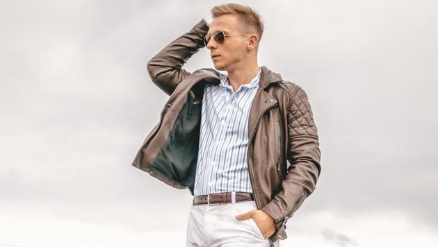 Men’s fashion: Here are some of the most stylish trends in chinos, chosen from a wide variety of cuts, shades, and prices, and why they stand out from the crowd.(Unsplash)