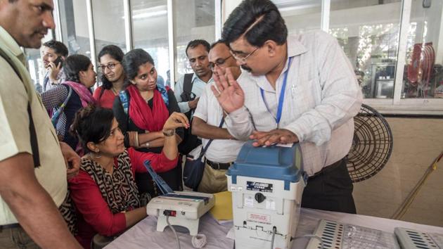 Administration officers demonstrates Electronic Voting Machine EVM machine training to poling officer during a training programme (Satish Bate/HT Photo) Administration officers demonstrates Electronic Voting Machine EVM machine training to poling officer during a training programme (Satish Bate/HT Photo)