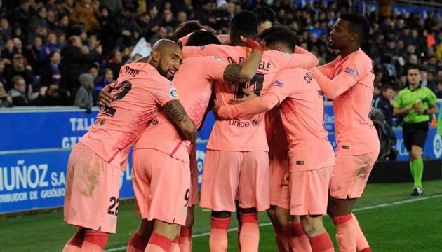 Barcelona's players celebrate their second goal during the Spanish league football match between Deportivo Alaves and FC Barcelona at the Mendizorroza stadium in Vitoria on April 23, 2019 (AFP) Barcelona's players celebrate their second goal during the Spanish league football match between Deportivo Alaves and FC Barcelona at the Mendizorroza stadium in Vitoria on April 23, 2019 (AFP)