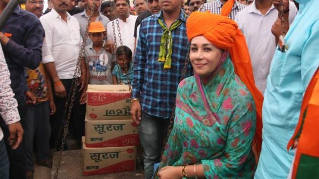 BJP candidate Diya Kumari being weighed with jaggery during her campaign in the Rajsamand Lok Sabha seat.(Himanshu Vyas / HT Photo)