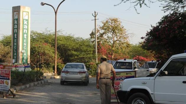 At a hearing in the Kant Enclave matter on Monday, the Supreme Court ordered real estate developer R Kant & Co. to deposit its full share of the penalty levied for constructing and selling commercial real estate on forest land in Faridabad. At a hearing in the Kant Enclave matter on Monday, the Supreme Court ordered real estate developer R Kant & Co. to deposit its full share of the penalty levied for constructing and selling commercial real estate on forest land in Faridabad.