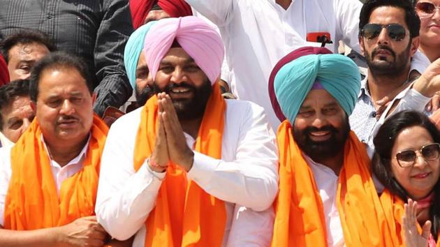 Congress candidate from Amritsar parliamentary constituency Gurjeet Singh Aujla during a road show before filing his nomination papers for Amritsar Lok Sabha seat on Tuesday. April 23, 2019.(Sameer Sehgal / HT Photo)