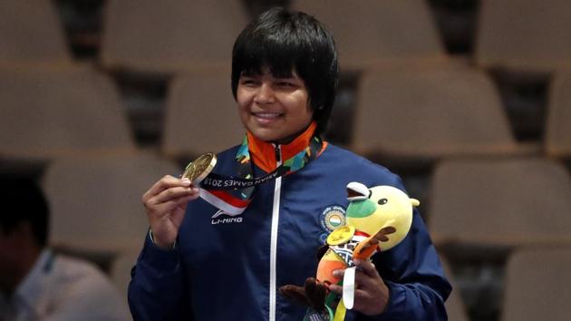 Wrestling - 2018 Asian Games – Women's Freestyle 76 kg Medal Ceremony - JCC – Assembly Hall - Jakarta, Indonesia – August 21, 2018 – Bronze medalist Divya Kakran of India poses on the podium. REUTERS/Issei Kato(REUTERS)