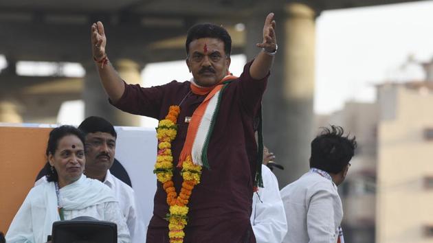 Sanjay Nirupam at a rally in Andheri .(Pramod Thakur/HT Photo)