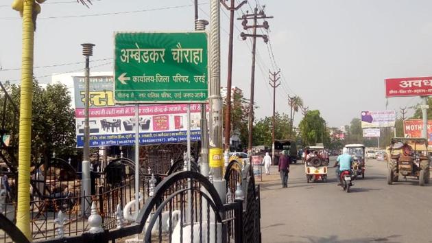 Ambedkar crossing in Orai town under Jalaun Lok Sabha constituency. In her rallies, BSP chief Mayawati has been asking Dalits to vote for the Samajwadi Party. (HT Photo) Ambedkar crossing in Orai town under Jalaun Lok Sabha constituency. In her rallies, BSP chief Mayawati has been asking Dalits to vote for the Samajwadi Party. (HT Photo)