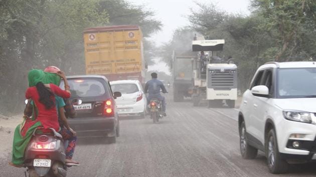 Air quality in the city hit a three-week low on Friday, touching a reading of 260 (poor) on the Central Pollution Control Board’s (CPCB) Air Quality Index (AQI) bulletin. (Yogendra Kumar/HT PHOTO) Air quality in the city hit a three-week low on Friday, touching a reading of 260 (poor) on the Central Pollution Control Board’s (CPCB) Air Quality Index (AQI) bulletin. (Yogendra Kumar/HT PHOTO)