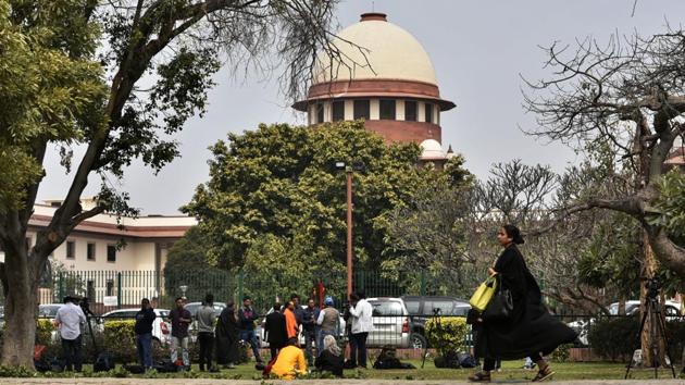 On Friday, the Supreme Court put on hold proceedings before the judicial commission set up by the Tamil Nadu government to probe AIADMK chief J Jayalalithaa’s death. The order by a bench led by Chief Justice of India Ranjan Gogoi came on a petition filed by the Chennai-based Apollo hospital where the AIADMK matriarch had died in December 2016 after 75 days of treatment. (Biplov Bhuyan / HT File) On Friday, the Supreme Court put on hold proceedings before the judicial commission set up by the Tamil Nadu government to probe AIADMK chief J Jayalalithaa’s death. The order by a bench led by Chief Justice of India Ranjan Gogoi came on a petition filed by the Chennai-based Apollo hospital where the AIADMK matriarch had died in December 2016 after 75 days of treatment. (Biplov Bhuyan / HT File)