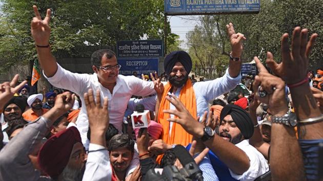 West Delhi’s sitting MP and Bharatiya Janata Party (BJP) candidate Parvesh Verma kick-started his election campaign Thursday from the rural belt of Najafgarh with a crowd cheering him on. (Ravi Choudhary/HT PHOTO) West Delhi’s sitting MP and Bharatiya Janata Party (BJP) candidate Parvesh Verma kick-started his election campaign Thursday from the rural belt of Najafgarh with a crowd cheering him on. (Ravi Choudhary/HT PHOTO)