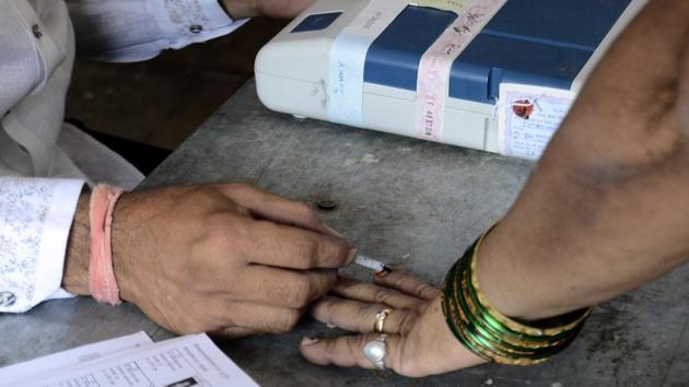 Three police officers in Bihar have been removed from their post on ECI’s orders during the Lok Sabha elections so far. (Ravindra Joshi / HT Photo) Three police officers in Bihar have been removed from their post on ECI’s orders during the Lok Sabha elections so far. (Ravindra Joshi / HT Photo)