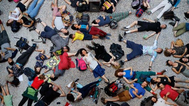 Extinction Rebellion climate change activists lie on the floor as they perform a mass “die in” in the main hall of the Natural History Museum in London, England on the eighth day of the environmental group’s protest calling for political change to combat climate change. (Tolga Akmen / AFP) Extinction Rebellion climate change activists lie on the floor as they perform a mass “die in” in the main hall of the Natural History Museum in London, England on the eighth day of the environmental group’s protest calling for political change to combat climate change. (Tolga Akmen / AFP)