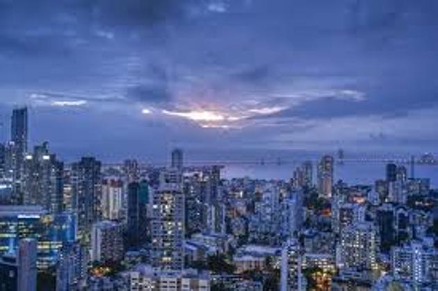 GRP officers have also been instructed to keep an eye out for suspicious persons and conduct surprise checks of bags and compartments. (HT Photo) GRP officers have also been instructed to keep an eye out for suspicious persons and conduct surprise checks of bags and compartments. (HT Photo)