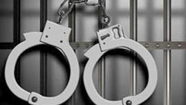 A couple from Uttar Pradesh’s Aligarh was arrested for allegedly leading a gang of robbers that had committed over two dozen crimes, including murder, robbery and snatching, in their home town in Uttar Pradesh as well as Delhi.