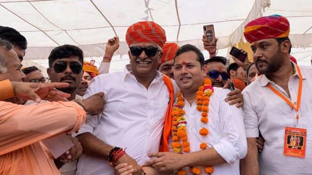 Lok Sabha Congress candidate Vaibhav Gehlot and BJP candidate Gajendra Singh Shekhawat greet each other in Jodhpur.(HT File Phot/Ranjeet Singh Sodha) Lok Sabha Congress candidate Vaibhav Gehlot and BJP candidate Gajendra Singh Shekhawat greet each other in Jodhpur.(HT File Phot/Ranjeet Singh Sodha)