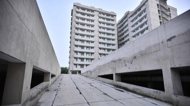 Homeowners’ groups hope that price gains since their initial deposits, teamed with the development’s good location, mean they’ll eventually come out ahead. “Owners coming forward to take up the stalled projects and complete them looks a viable option,” said Vinay Sah, the managing director of LIC Housing Finance. “It would be a win-win situation for all stakeholders concerned.’ (Arun Sharma / HT Archive)