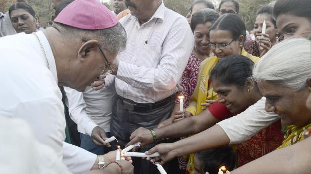 An all religion condolence meet was organized at Bishops school, for Sri Lanka bomb blast victims in Pune, Maharashtra. (Ravindra Joshi / HT Photo) An all religion condolence meet was organized at Bishops school, for Sri Lanka bomb blast victims in Pune, Maharashtra. (Ravindra Joshi / HT Photo)