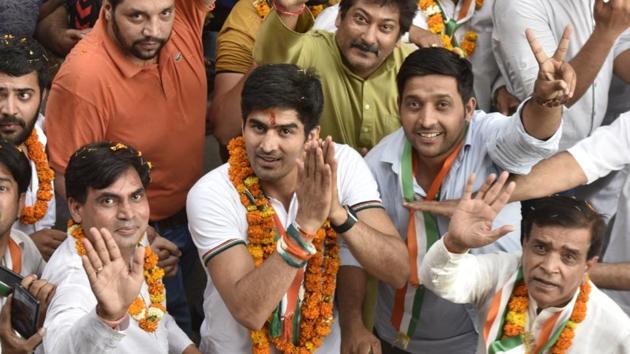 Congress candidate from South Delhi Vijender Singh led his first election campaign, a door-to-door procession, for which he chose Tigri village in the Sangam Vihar assembly segment. Congress candidate from South Delhi Vijender Singh led his first election campaign, a door-to-door procession, for which he chose Tigri village in the Sangam Vihar assembly segment.