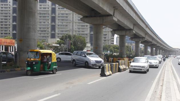 The U-turn opposite Vipul Belmonte condominium on Golf Course Road (GCR), infamous for being prone to accidents and traffic violations, was closed for traffic earlier this week. (Yogendra Kumar/HT PHOTO) The U-turn opposite Vipul Belmonte condominium on Golf Course Road (GCR), infamous for being prone to accidents and traffic violations, was closed for traffic earlier this week. (Yogendra Kumar/HT PHOTO)
