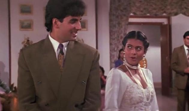 Kajol had a crush on Akshay Kumar and kept looking for him during a premiere.