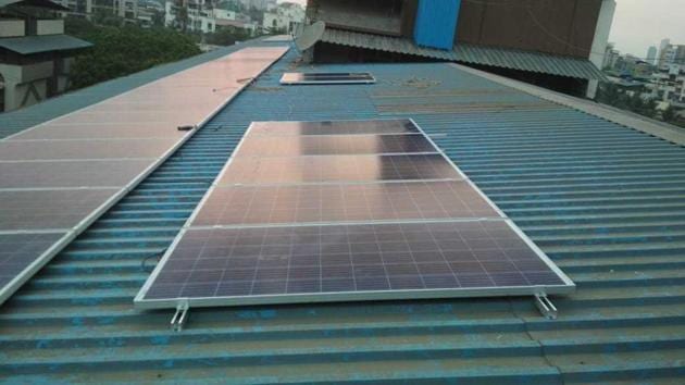 Residents of Alaknanda Cooperative Housing Society (CHS), which has 183 flats in nine buildings, installed the rooftop system — spread across 10,000 sqft area, having 100 panels — at a cost of ₹20 lakh in March.(HT File)