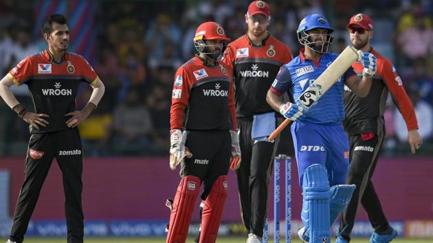 Royal Challengers Bangalore players look on as Delhi Capitals batsman Rishabh Pant asks for review. (PTI)