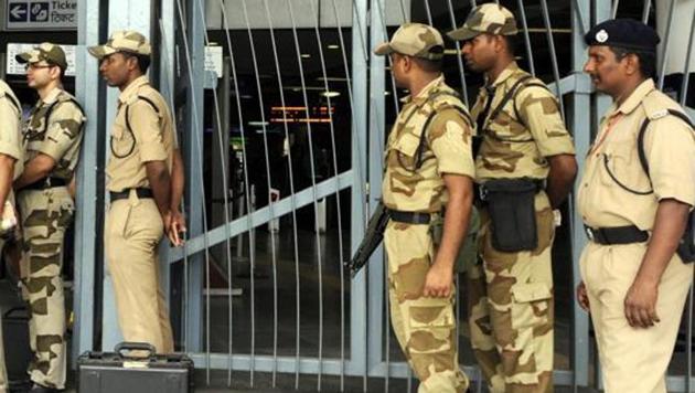 The CISF which guards the stations of the Delhi Metro network nabbed an imposter posing as a CRPF constable from the Chandni Chowk station. (HT FILE PHOTO) The CISF which guards the stations of the Delhi Metro network nabbed an imposter posing as a CRPF constable from the Chandni Chowk station. (HT FILE PHOTO)