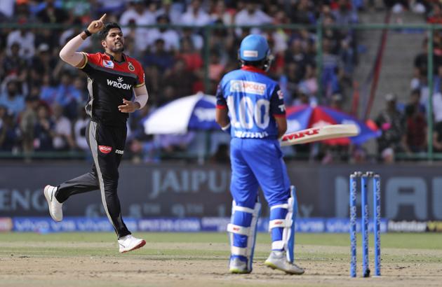 Royal Challengers Bangalore bowler Umesh Yadav celebrates the wicket of Delhi Capitals' Prithvi Shaw, right, during VIVO IPL cricket T20 match in New Delhi, India, Sunday, April 28, 2019. (AP Photo/Altaf Qadri) (AP)