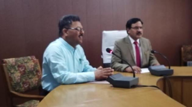 HPBOSE HP 10th result 2019 LIVE Updates: Secretary Harish Gajju and Chairman addressing press conference(HT)