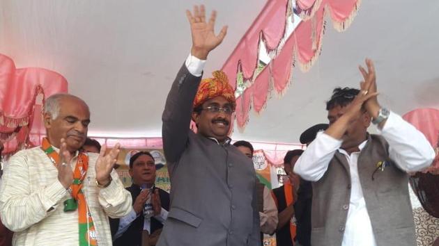 The Peoples Democratic Party (PDP) and National Conference (NC) accused the BJP of doublespeak after Madhav said the issue of Art 370 will be decided in parliament. The Peoples Democratic Party (PDP) and National Conference (NC) accused the BJP of doublespeak after Madhav said the issue of Art 370 will be decided in parliament.