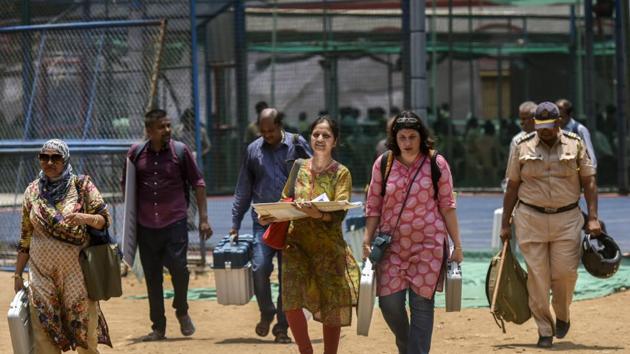 Election officials at a distribution centre, a day ahead of the Lok Sabha elections, at Dadar in Mumbai on Sunday. (Kunal Patil/HT Photo) Election officials at a distribution centre, a day ahead of the Lok Sabha elections, at Dadar in Mumbai on Sunday. (Kunal Patil/HT Photo)