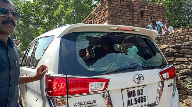 Union minister Babul Supriyo’s car was vandalised outside a polling station in West Bengal’s Asansol. Supriyo is the BJP candidate from Asansol. A clash had broken between TMC workers and security personnel at polling booth number 199 in Asansol. A TMC polling agent said, “no BJP polling agent was present at the booth.” (PTI) Union minister Babul Supriyo’s car was vandalised outside a polling station in West Bengal’s Asansol. Supriyo is the BJP candidate from Asansol. A clash had broken between TMC workers and security personnel at polling booth number 199 in Asansol. A TMC polling agent said, “no BJP polling agent was present at the booth.” (PTI)